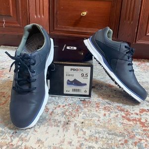 Foot Joy Golf Shoes LIKE NEW.  Please see pics.  Worn twice indoor gold area.